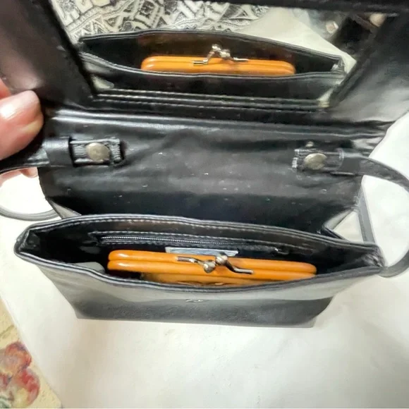 America Perry Ellis Crossbody Purse W Change Purse Leather - Picture 6 of 10